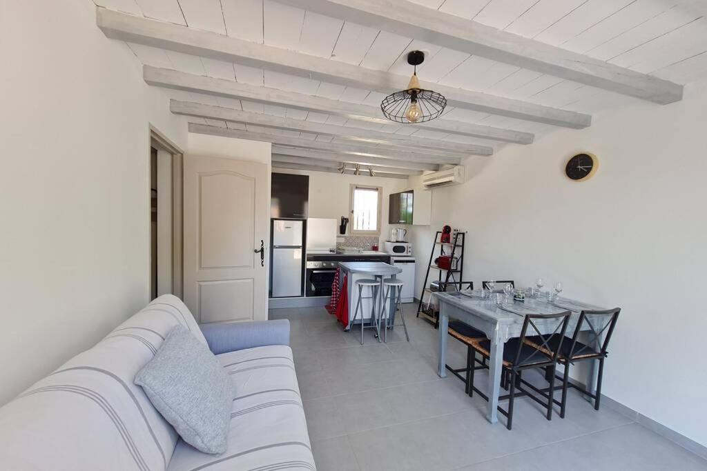 Appart Cosy Avec Son Exterieur Chaleureux,Piscine Et Parking Prive 퐁비에이유 외부 사진