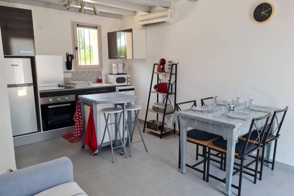 Appart Cosy Avec Son Exterieur Chaleureux,Piscine Et Parking Prive 퐁비에이유 외부 사진